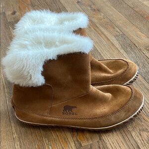 Sorel women Brown and White Cozy Boots size 9